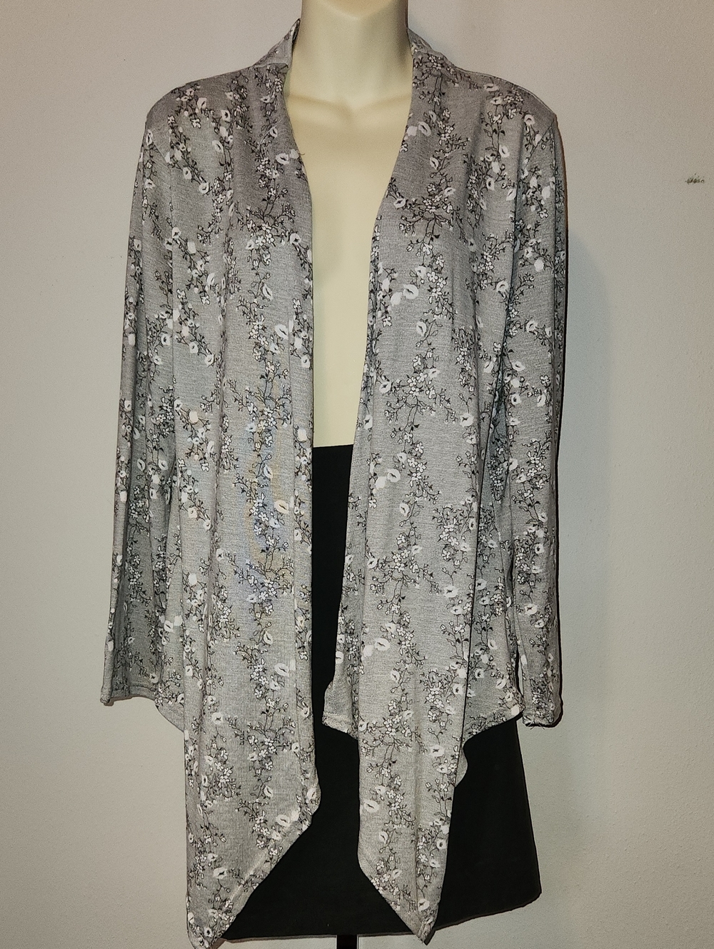Tahari Gray Floral Draped Open-Front Cardigan